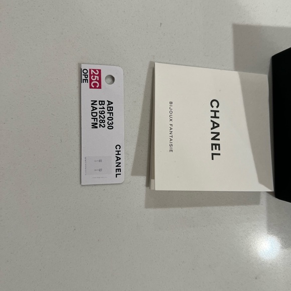 🔥CHANEL 🔥NEW COLLECTION White Drop Earrings with Iconic Logo and Pearl Elements - Picture 10 of 13